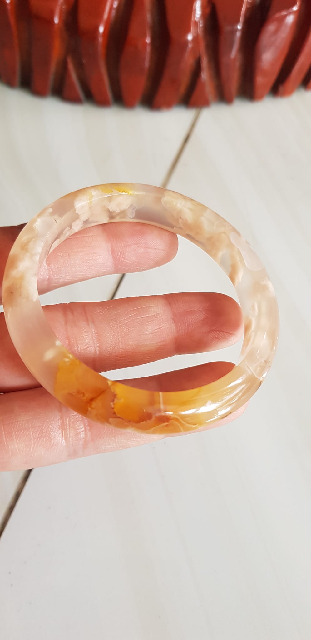 Vòng tay Nữ Bản Hẹ Mới Đá Mã Não Bông Vàng trắng rau câu đều bóng vòng quá đẹp luôn Vòng Ni 51mm x Cao 11mm x dầy 7mm Nữ mệnh Kim mệnh Thổ Nữ Cân nặng 49kg - 52kg đeo xinh tay đẹp lắm ạ