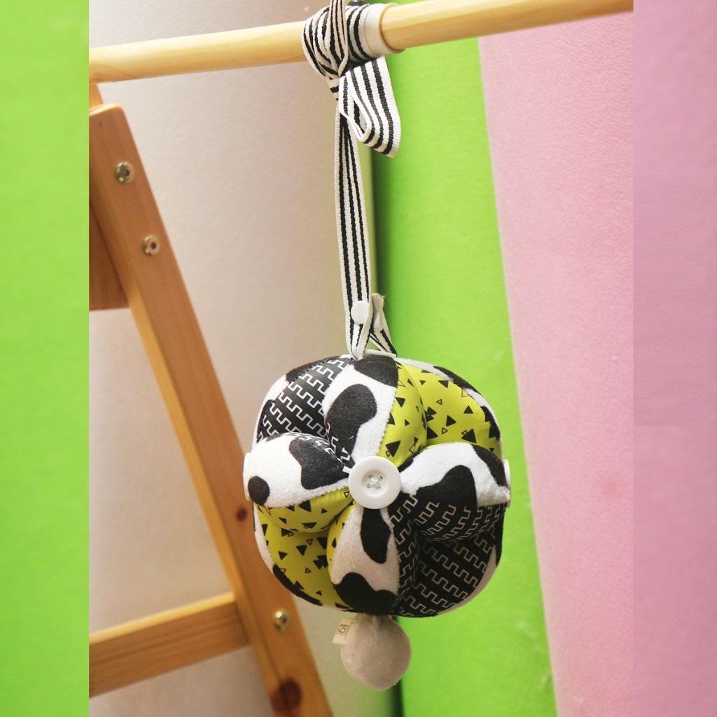 Bóng vải Montessori cho trẻ sơ sinh hỗ trợ luyện chân và phát triển thị giác