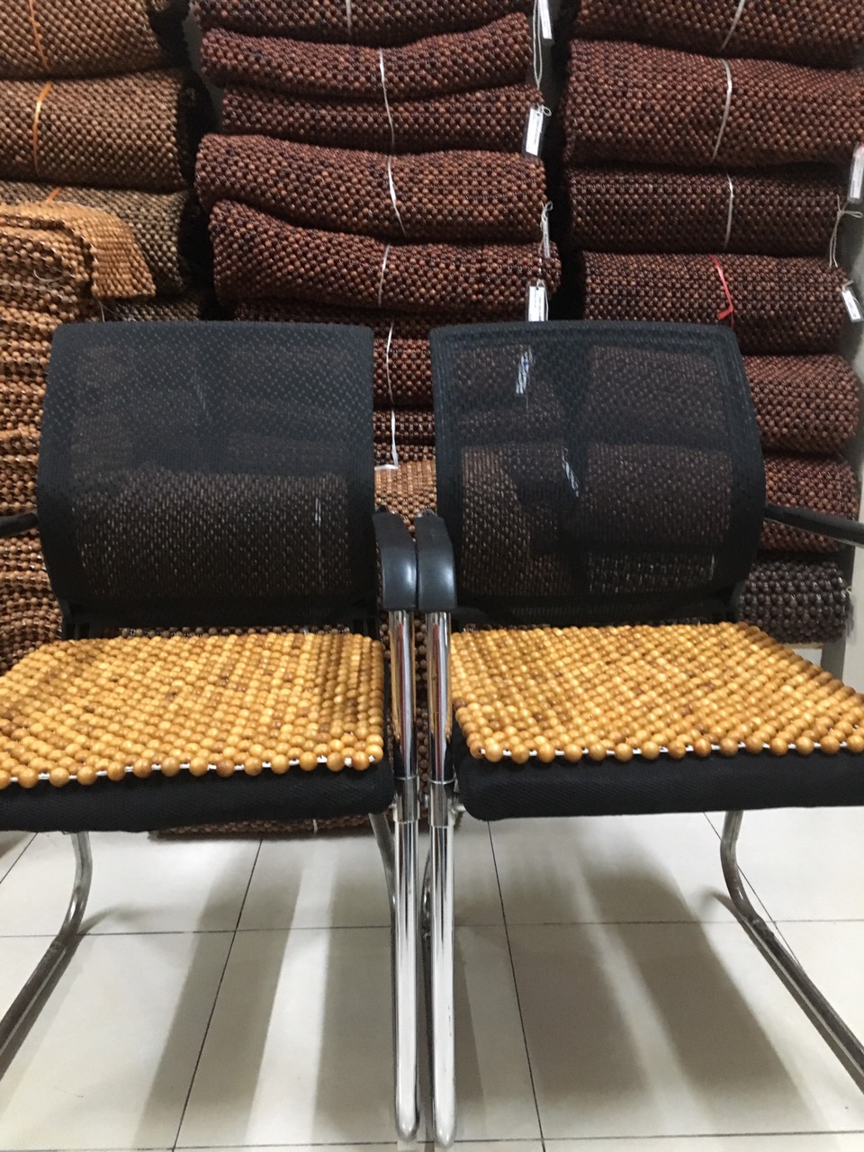 Combo 2 tấm chiếu hạt gỗ Pơ Mu , Lót ghế xoay văn phòng hạt gỗ pơ Mu hạt 18ly