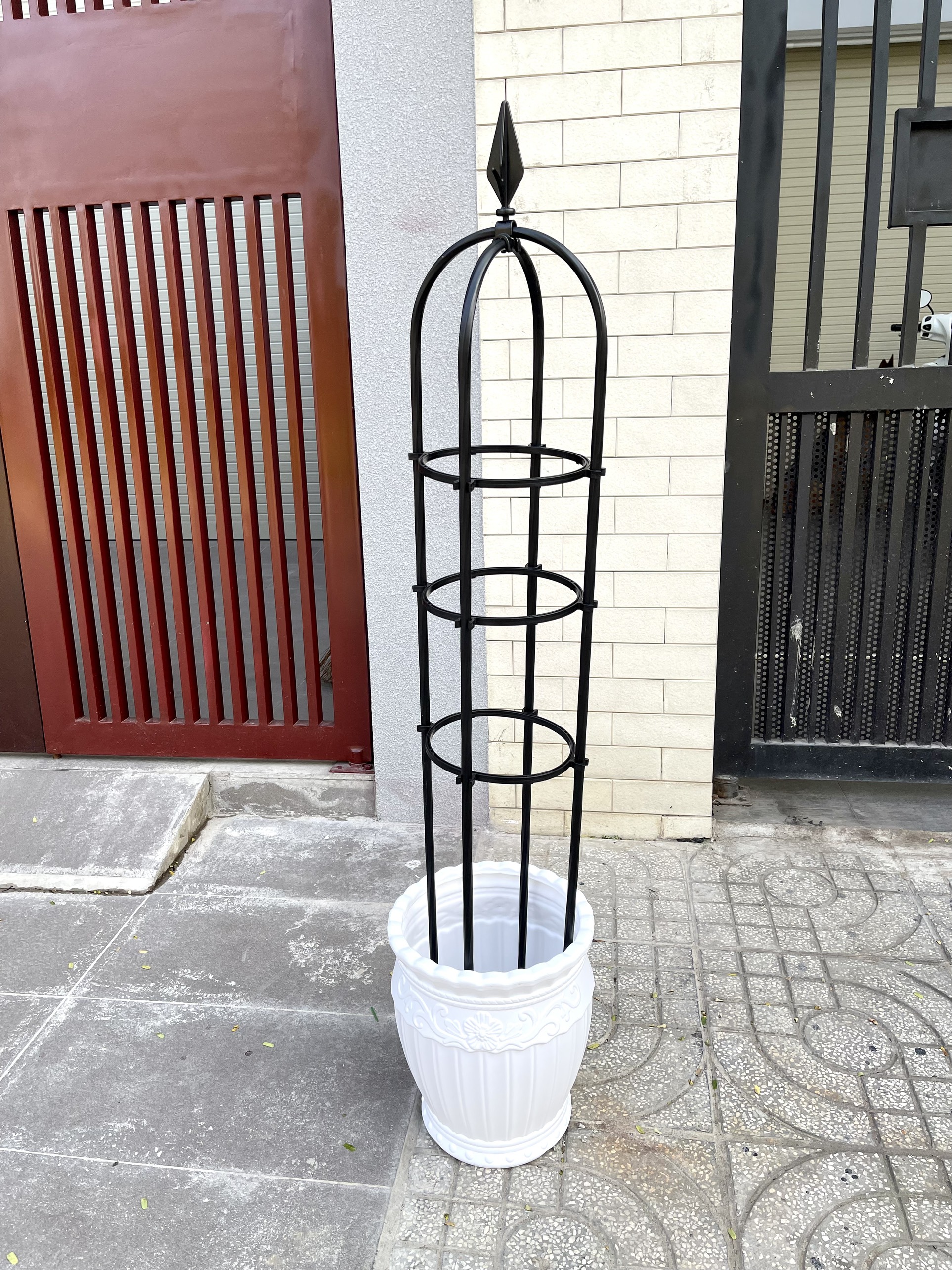 Khung trồng hoa hồng cao 120cm màu đen đường kính chậu 21cm bền trên 5 năm ở nhiệt độ ngoài trời