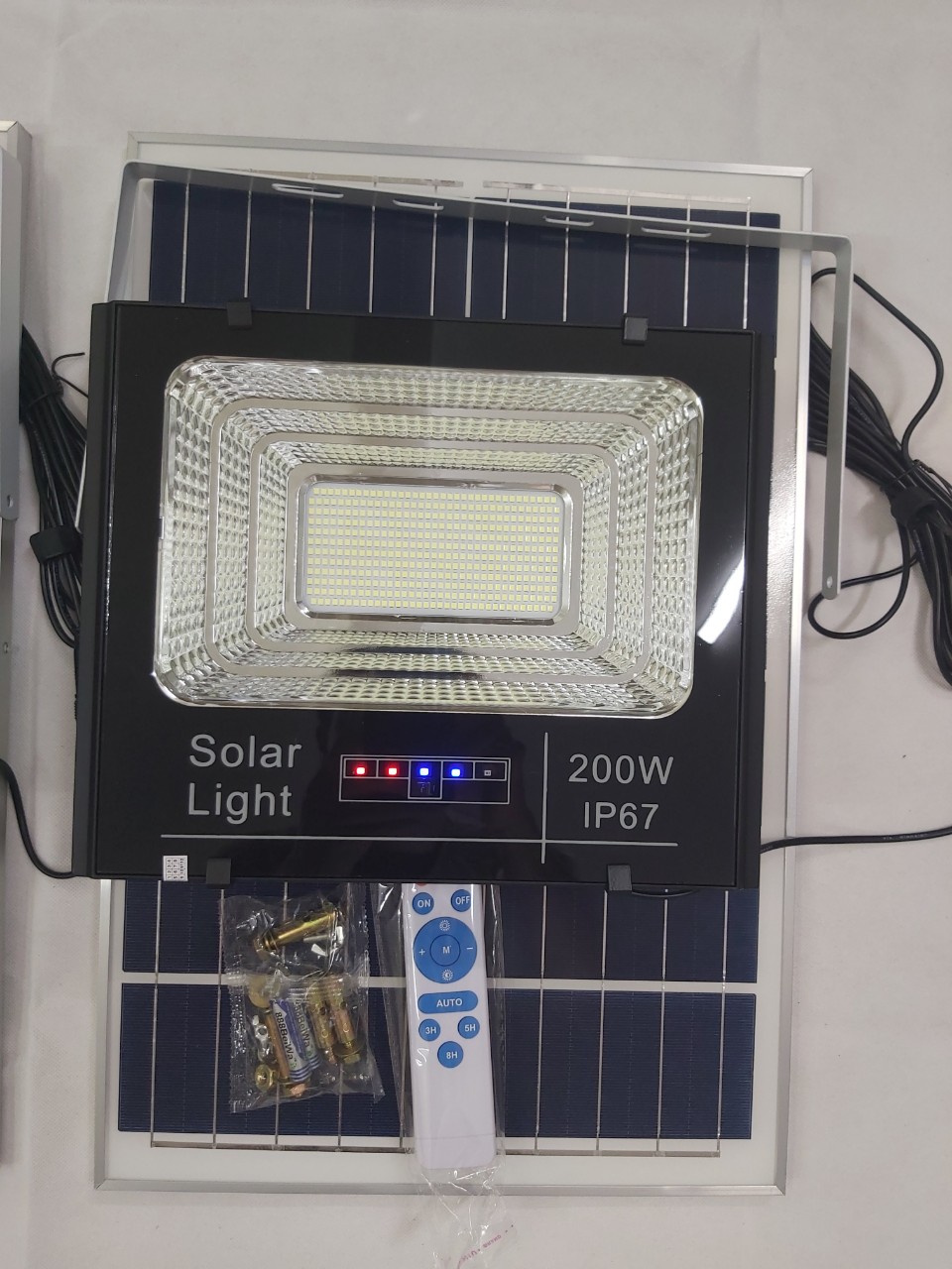Đèn pha led năng lượng mặt trời DK308 50W