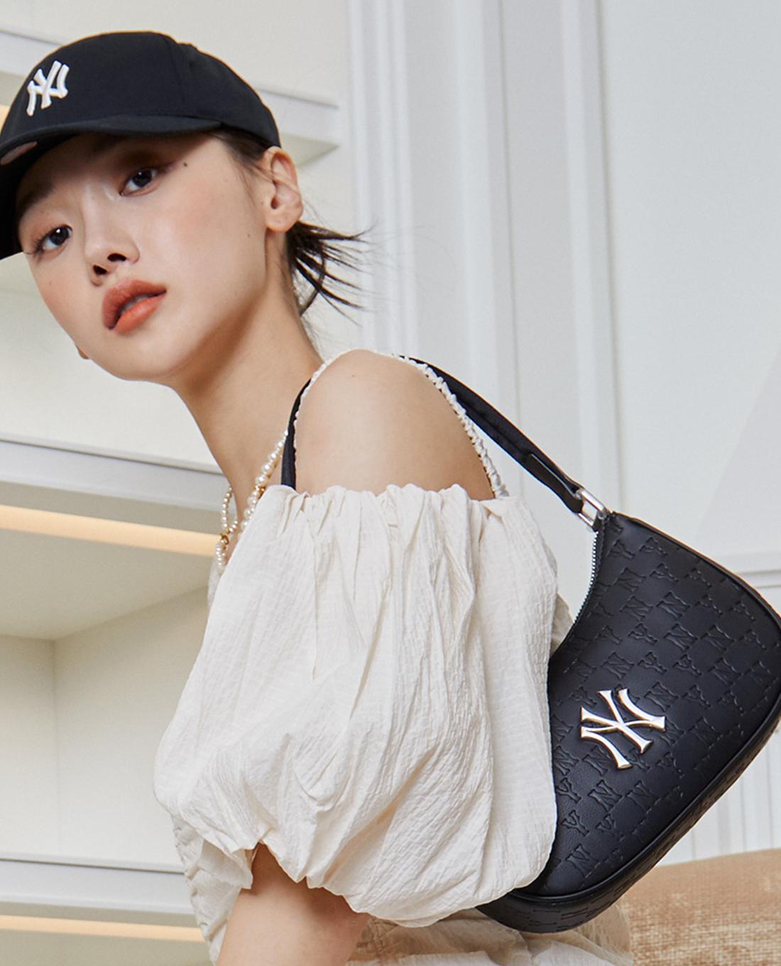 MLB - Túi đeo vai chữ nhật Monogram Embo Hobo 3ABQS022N