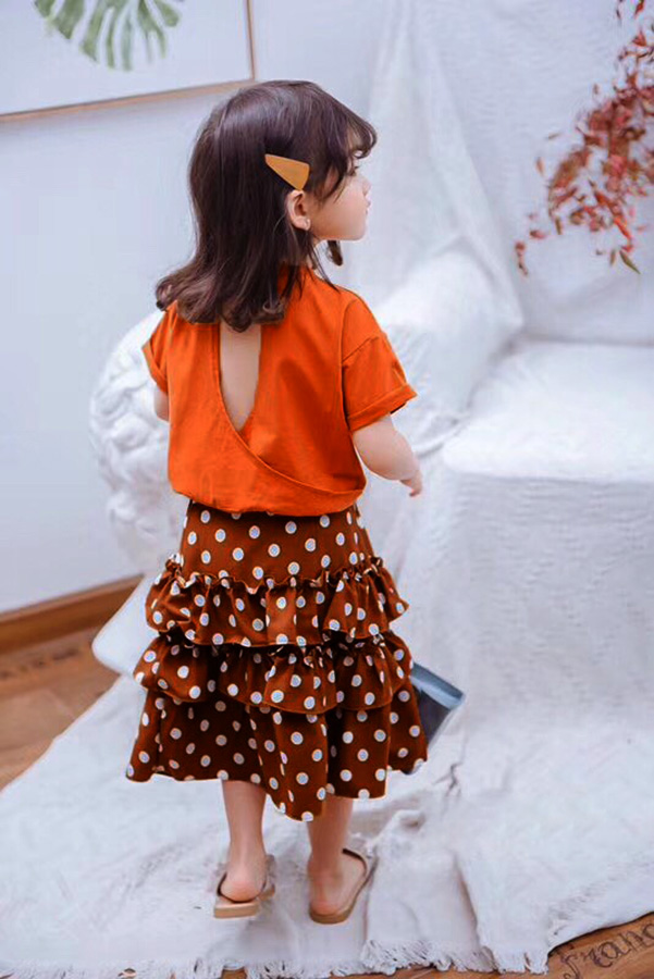 Set áo cam đất xẻ lưng và chân váy tầng chấm bi Quảng Châu 28 đến 38 kg cho bé gái 02587