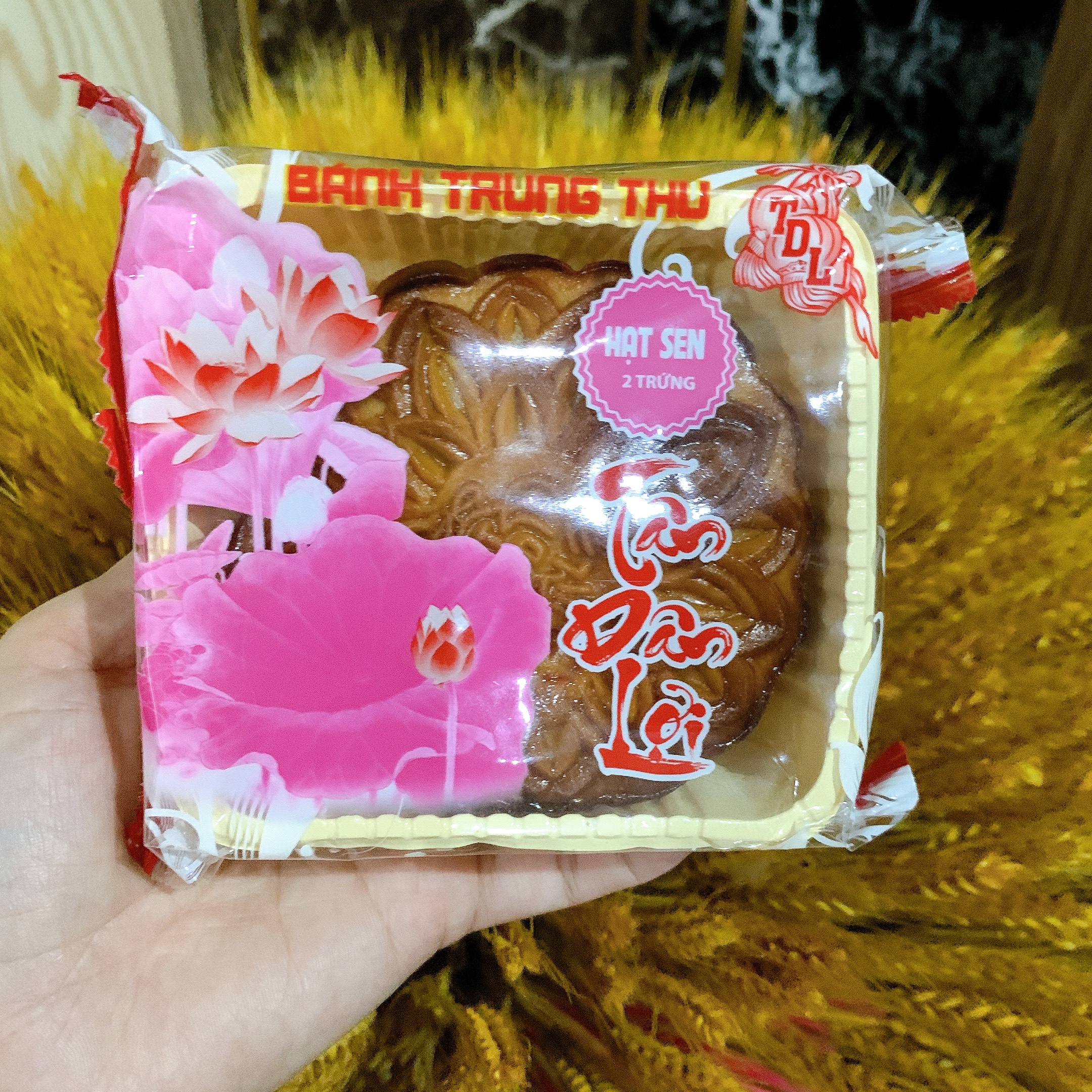 Bánh Trung Thu Nhân Sen Hạt Dưa Tân Dân Lợi 200g/2 Trứng - Bao Date mới