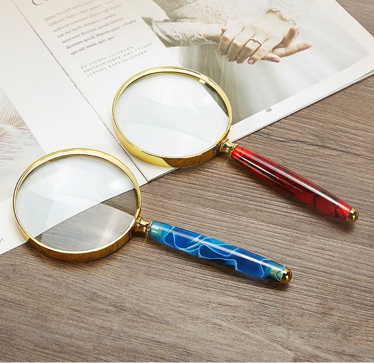 Kính lúp đọc sách phóng đại 6X-82MM tay cầm đá mã não sang trọng cao câp -giao màu ngẫu nhiên