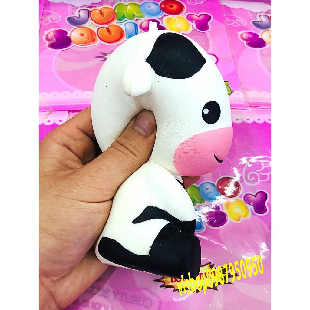 SQUISHY BÒ SỮA MÔI HỒNG ngồi bệt (thaolinh950)