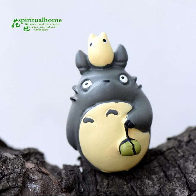 Mô hình Totoro lớn và Chibi Totoro cầm gói quà trang trí tiểu cảnh, móc chìa khóa, DIY