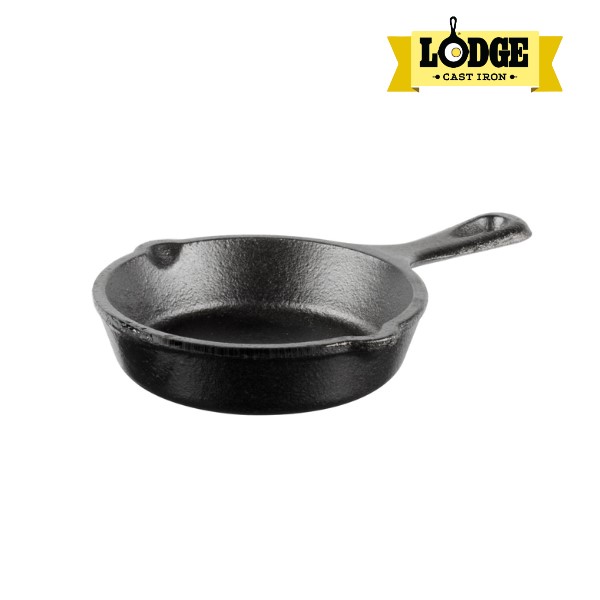 Chảo gang đúc chính hãng Lodge 9 cm - LMS3. Chảo dùng chiên 1 quả trứng, nướng 1 miếng beefsteak, làm chén nước chấm kho