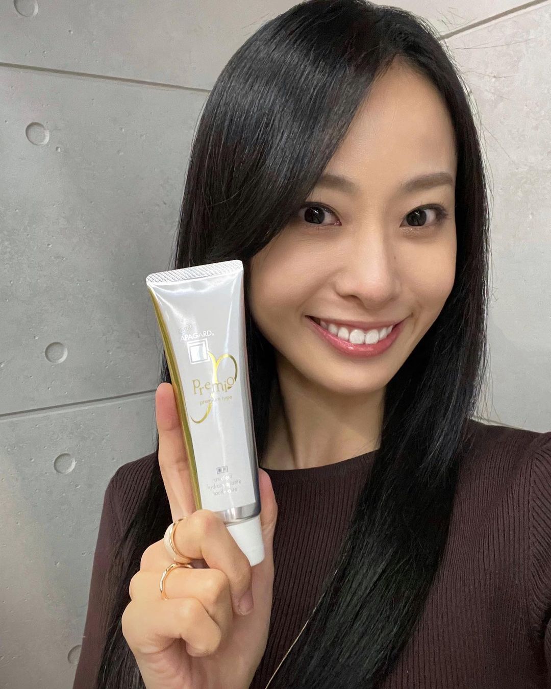 Kem Đánh Trắng Răng Cao Cấp Apagard Premio 105g