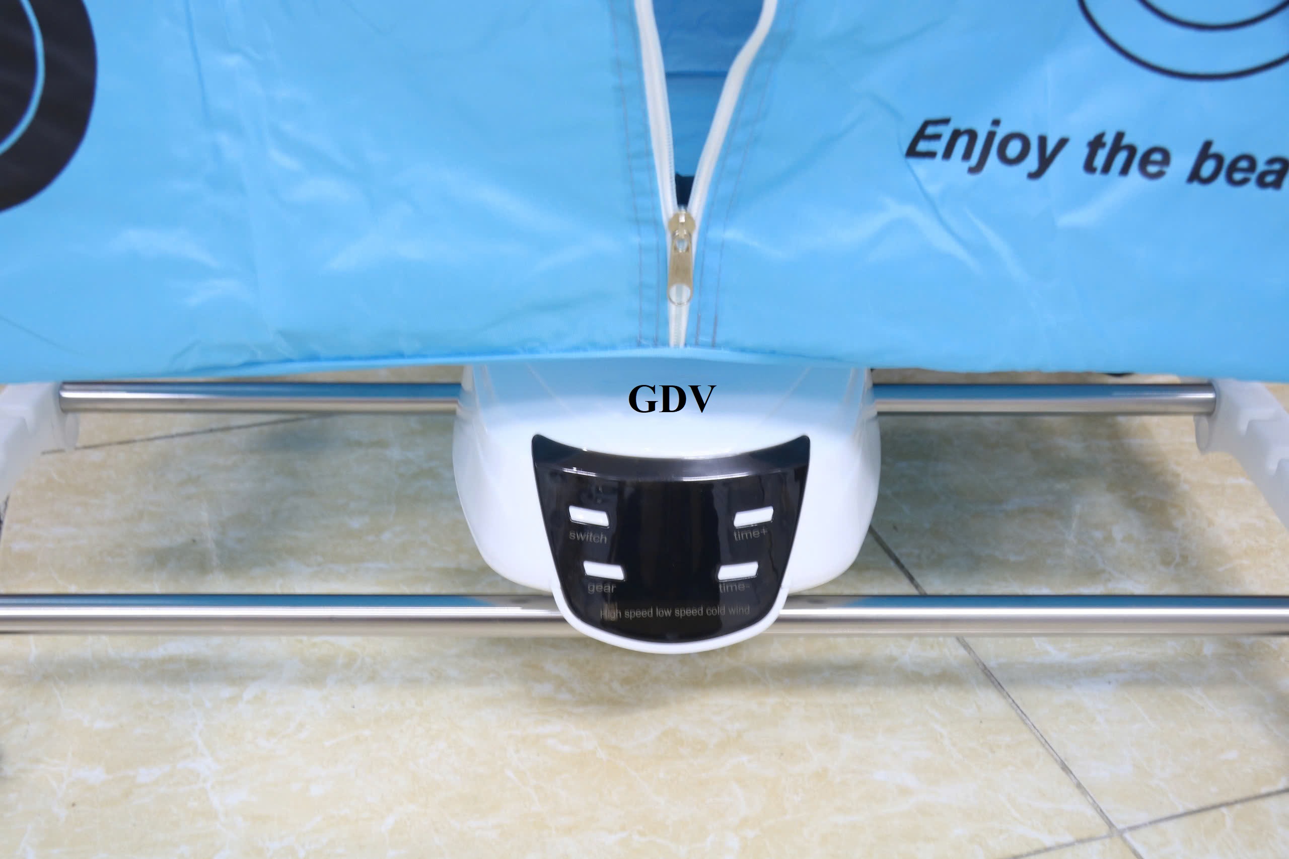 Tủ Sấy Máy Sấy Quần Áo GDV Điều Khiển Từ Xa Công Suất 1600W - Màu Ngẫu Nhiên - Hàng Chính Hãng