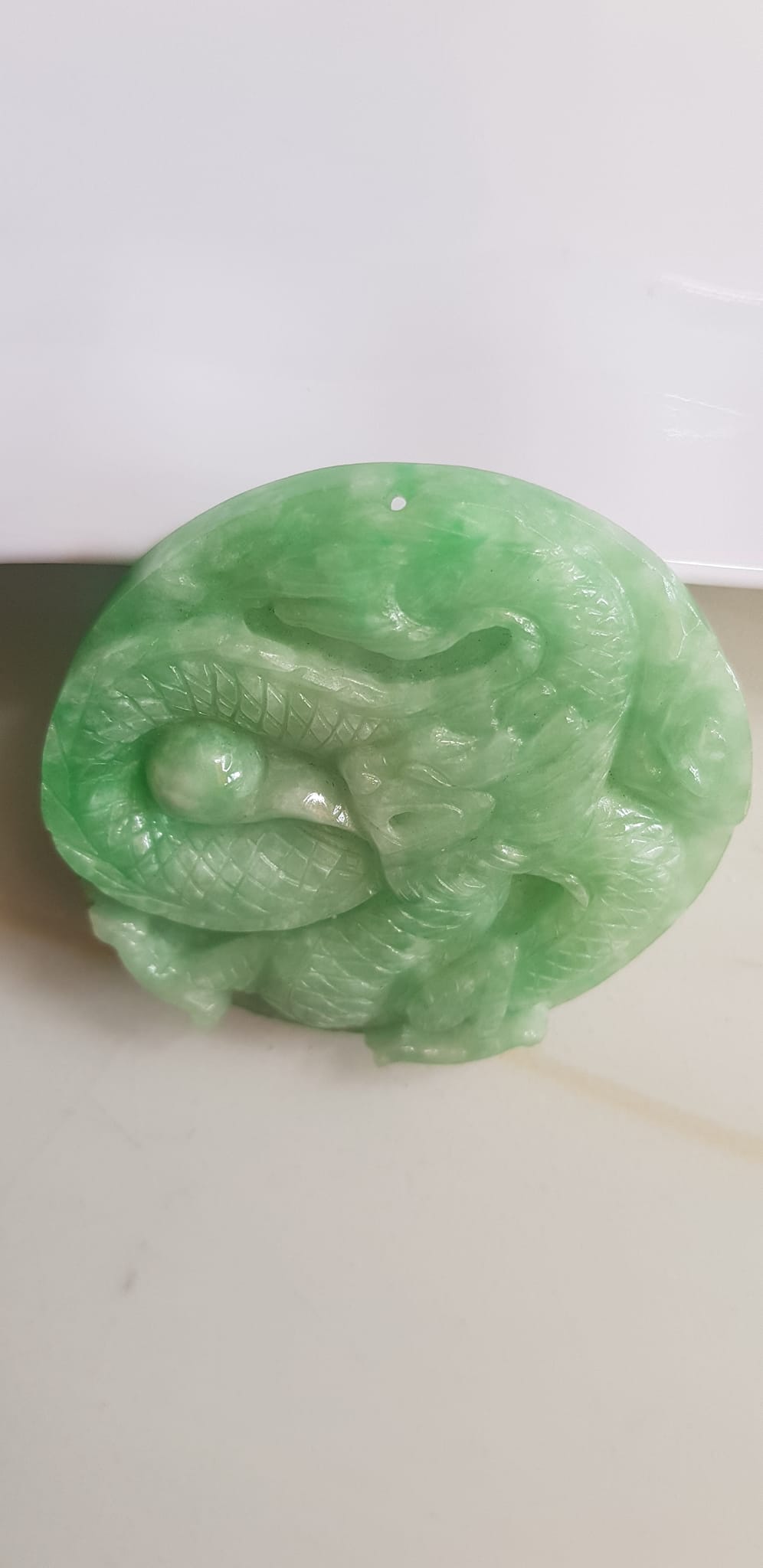 Mặt dây chuyền Nam to trạm rồng lượn nổi nhả ngọc đá ngọc cẩm thạch tự nhiên Size tròn to đường kính 53mm x dầy 6mm Màu xanh Ngọc Tươi bóng đẹp lắm luôn nam bọc vàng đeo với dây chuyền của mình thiệt đẹp lắm luôn nha ạ