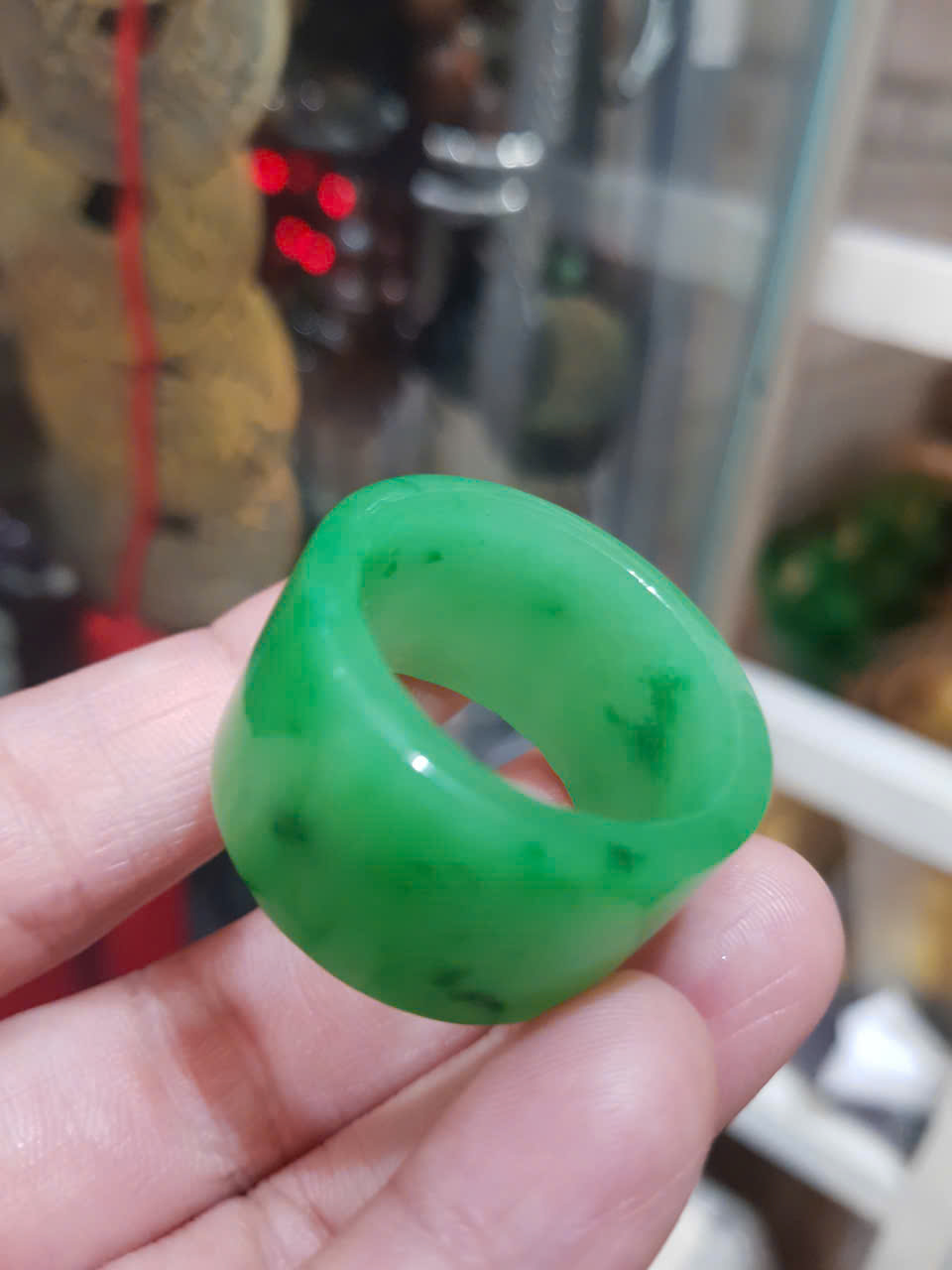 Nhẫn Càn Long Nam Xanh Ngọc Đẹp Ni TO 23mm x bản vuông cao 17mm x dầy 3mm Chất liệu Đá Cẩm Thạch Tự nhiên màu Xanh lá Hy Vọng Tươi quá đẹp chuẩn Hợp Nam mệnh Mộc Mệnh Hỏa đeo Ni 23mm lọt lòng ngón giữa ngón cái ạ