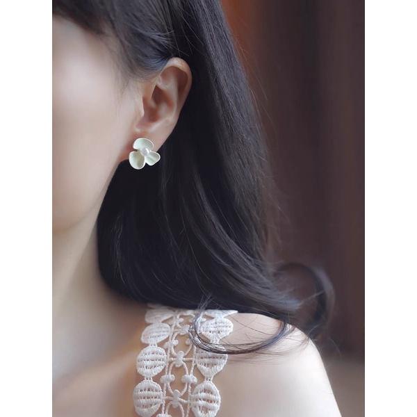 Khuyên Tai Bông Tai Nữ Hoa Trắng Ba Cánh Đẹp Ring House