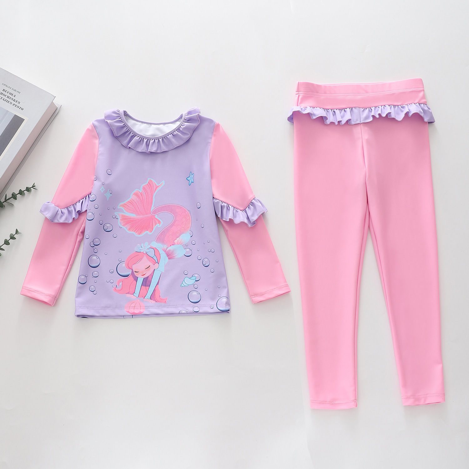 Set đồ bơi 2 chi tiết gồm áo bơi dài tay và quần dài cho bé gái nàng tiên cá tím phối bèo xinh xắn