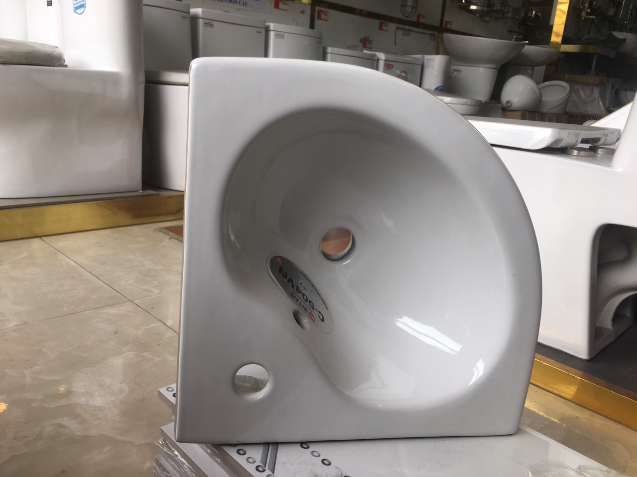 Chậu lavabo, chậu góc treo tường giá rẻ