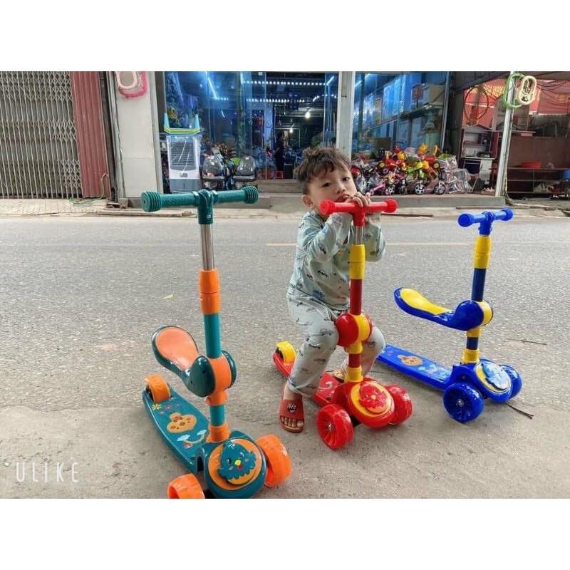 Xe trượt scooter ba bánh có nhạc ,đèn kiêm chòi chân 2 trong 1