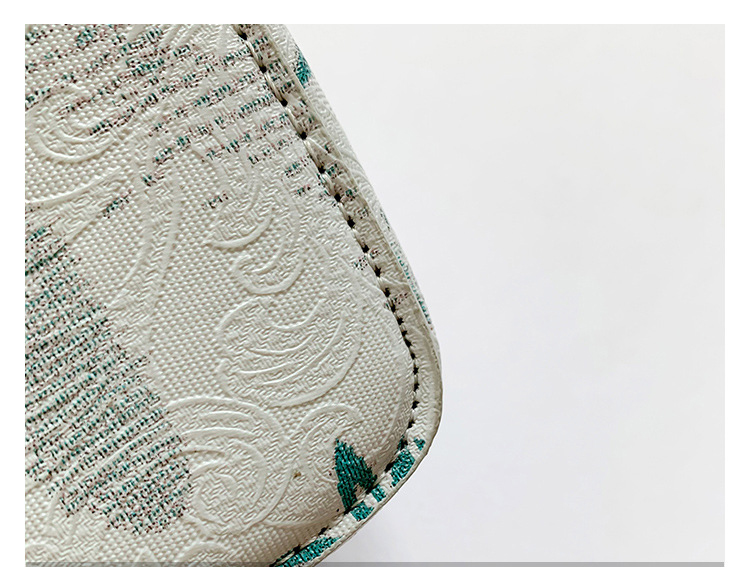 Túi đeo chéo nữ phong cách dễ thương – BEE GEE DCNU1091