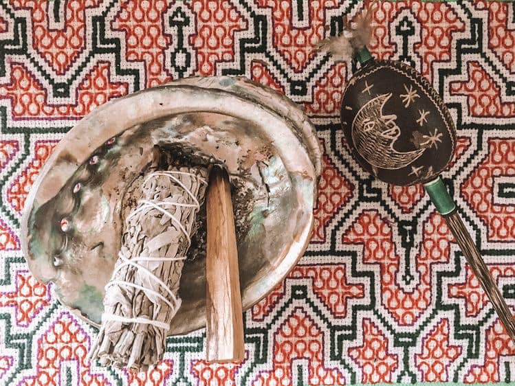 Combo 1 thanh palo santo và 1 bó xô bạch đàn thanh tẩy nhà cửa