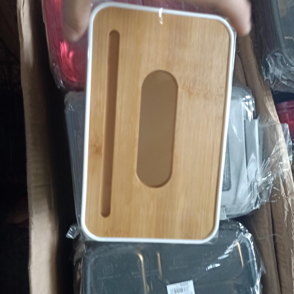 Hộp đựng khăn giấy nắp gỗ decor để bàn siêu sang trọng nhựa PP + gỗ sồi, chất lượng cao, bền và chống thấm nước.