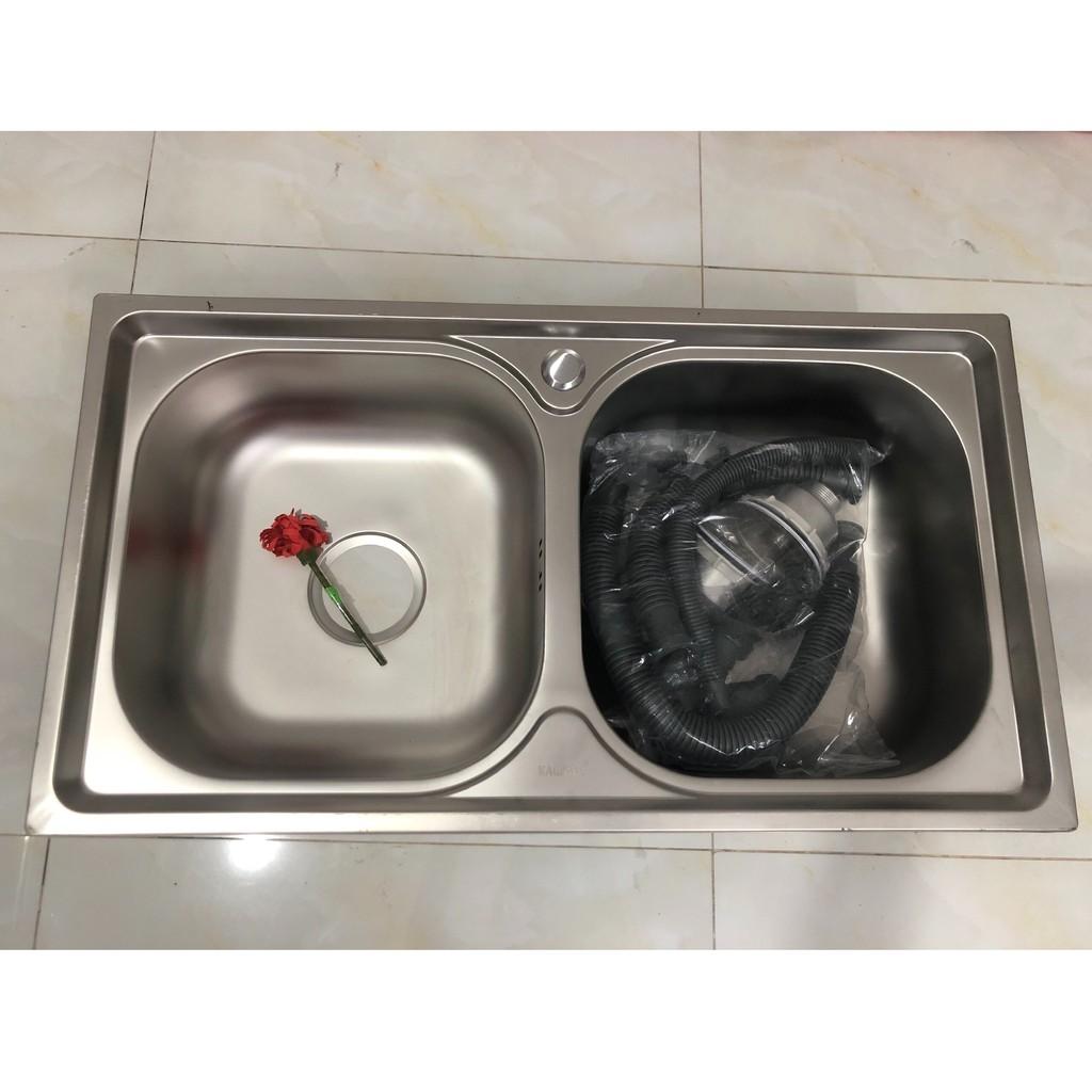 Chậu rửa chén 2 hộc inox tặng kèm bộ xả chậu thông minh