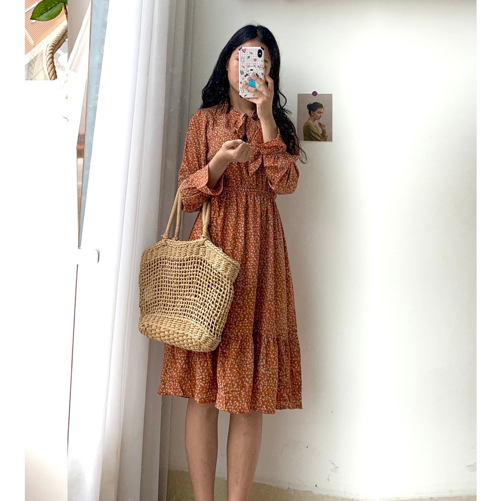 Hình ảnh Đầm nữ dáng xoè dài tay hoa nhí cổ nơ xinh xắn bánh bèo thời trang Đũi Việt DV16