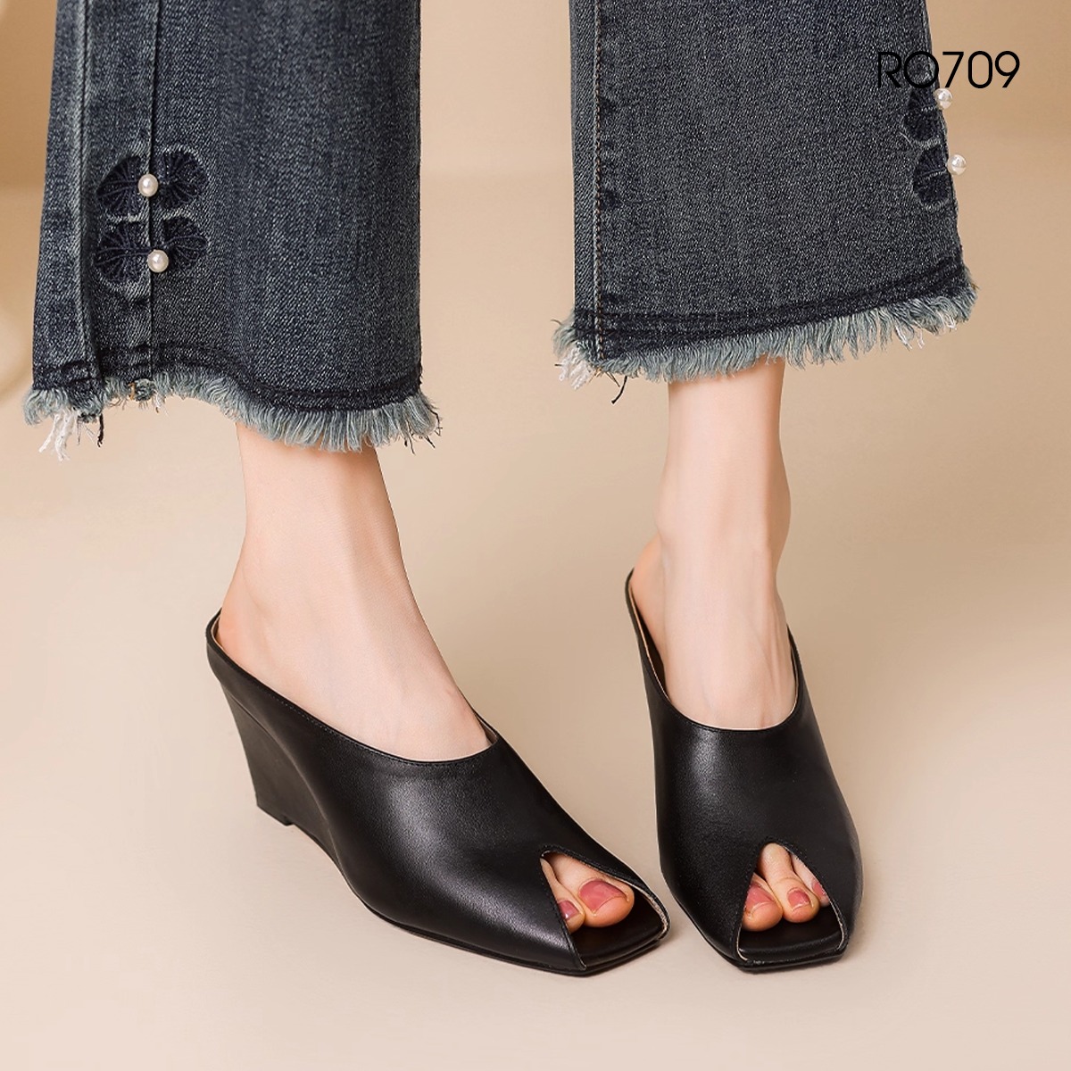 Dép nữ hở mũi, đế xuồng ROSATA RO709 - 7p - Đen, Trắng - BKSTORE