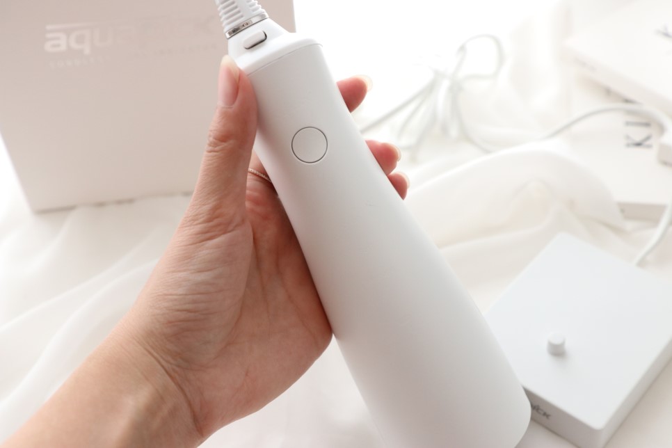 Máy tăm nước Aquapick AQ-230 cầm tay  chống nước IPX7, KDA khuyên dùng