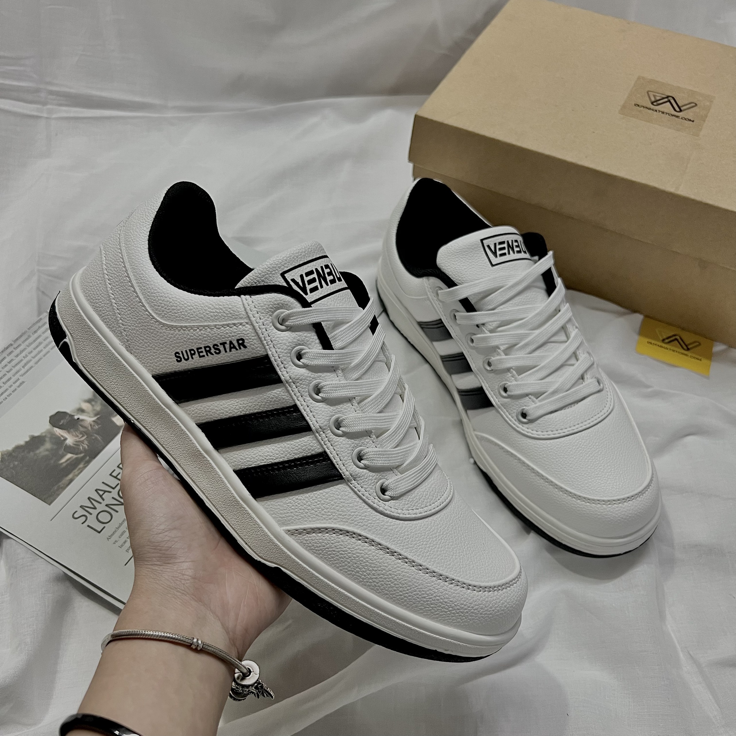 Giày Thể Thao Nam Màu Trắng Hết Phối Trơn Sọc Đen Duy Nhật Store Size Lớn 44 Xinh Êm Uzzang Đẹp Cao 2cm Êm Sneaker Bata