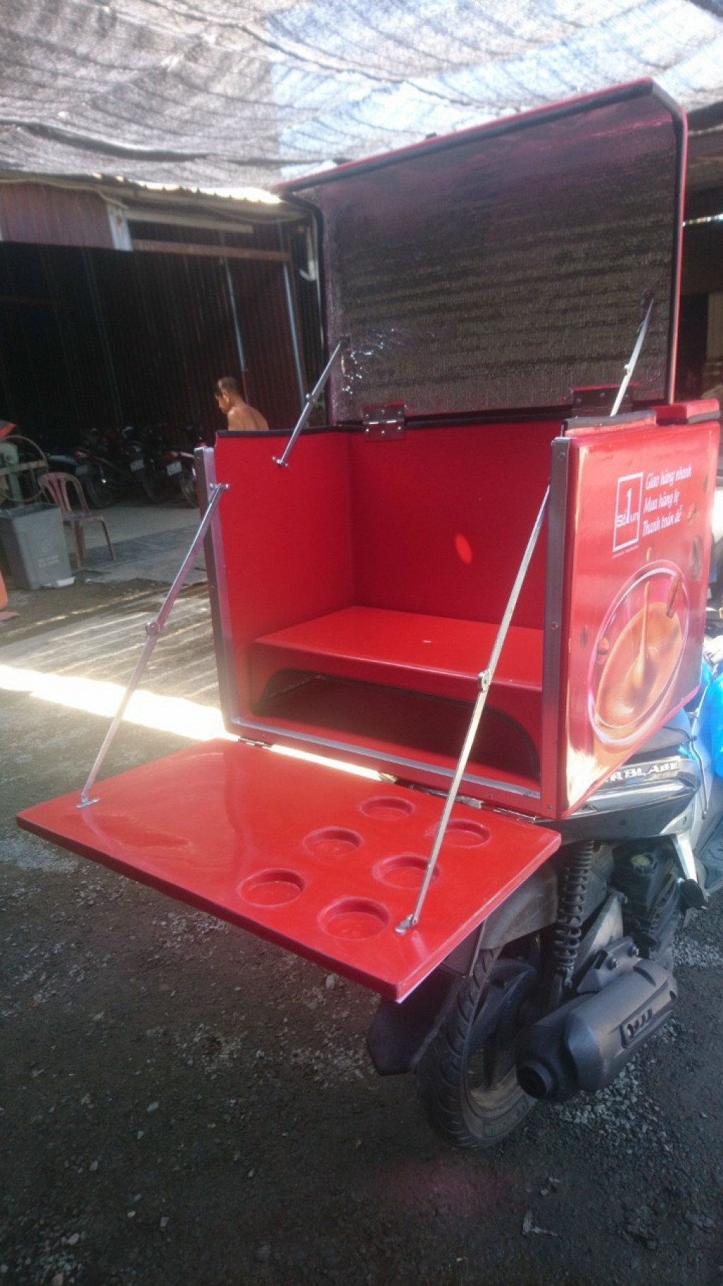 THÙNG BÁN CAFE LƯU ĐỘNG CHẤT LIỆU COMPOSITE SIÊU BỀN