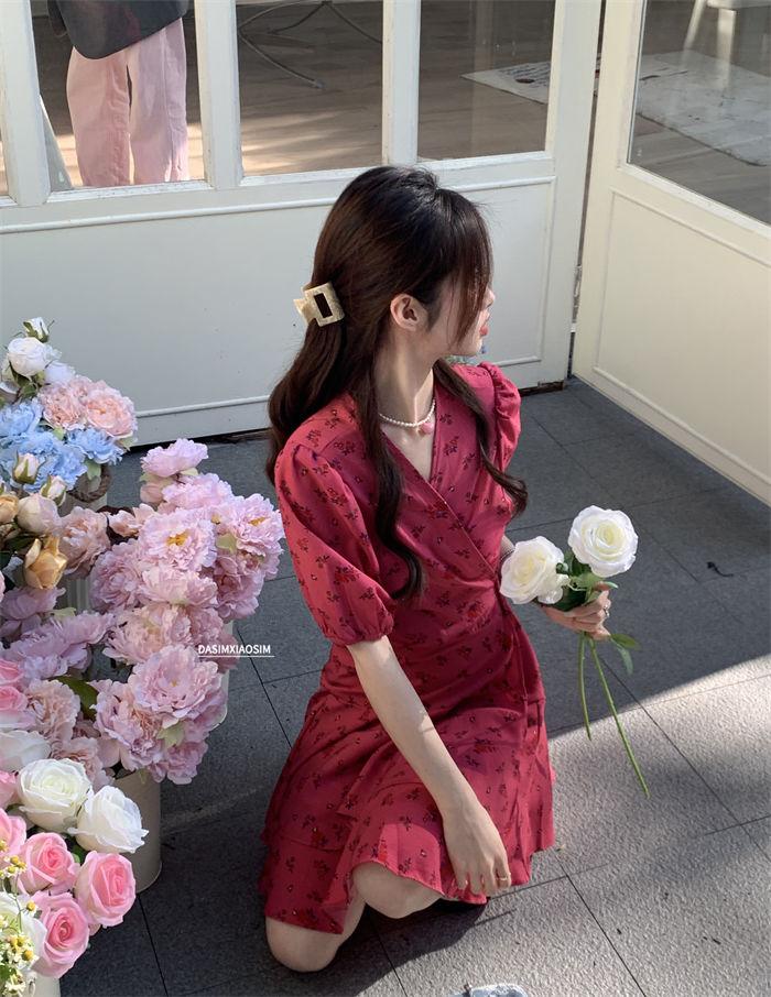 TOBE1SHOP v cổ mảnh hoa đầm cho phụ nữ nhỏ 2023 mùa hè Pháp trà nghỉ khí chất thắt lưng hiển thị gầy một chữ a váy