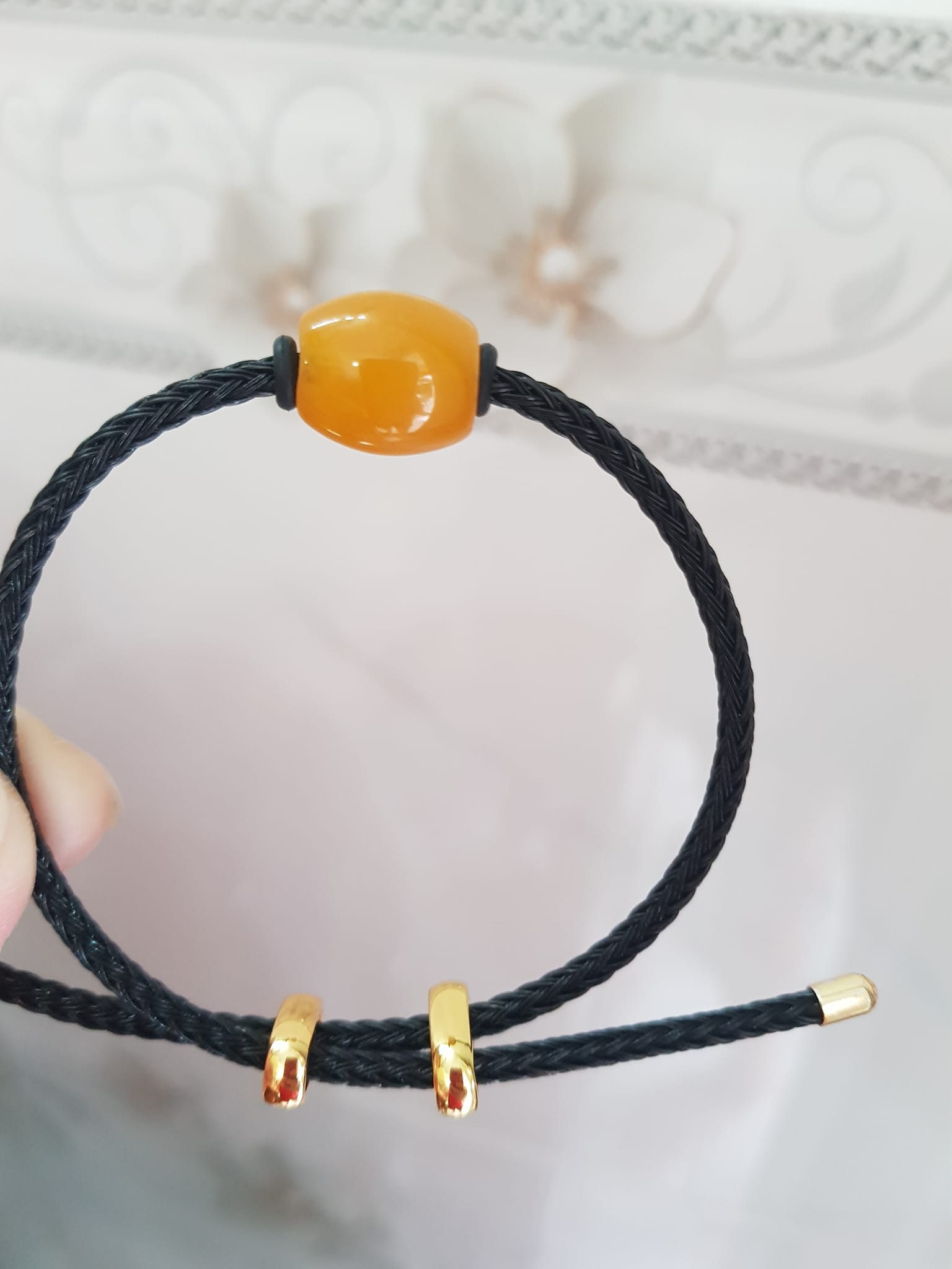 Vòng tay lu thống phối hạt lu đá mã não vàng anh đẹp với dây đen kiểu rút nữ mệnh thổ mệnh kim và mệnh thủy đeo may mắn hợp ạ