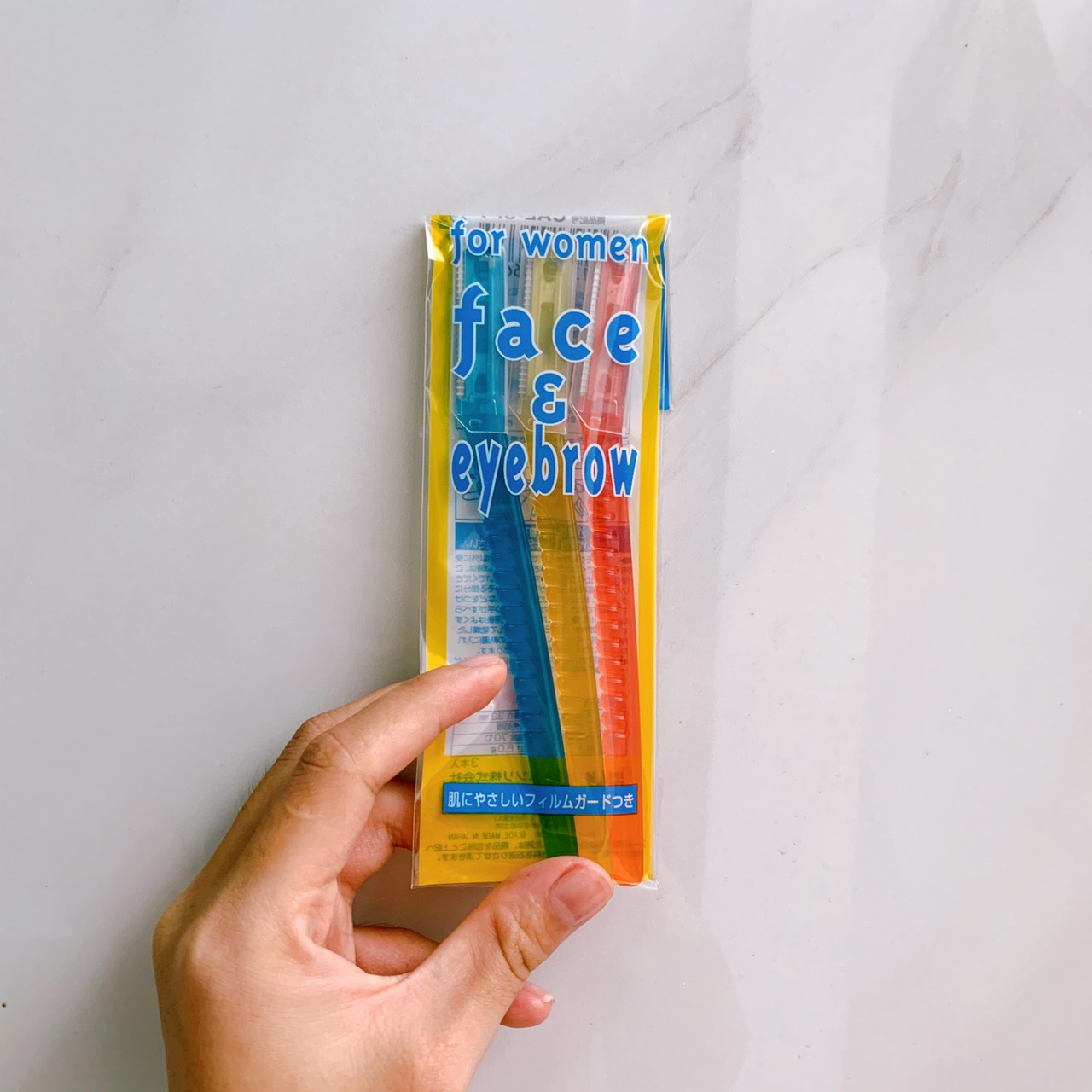 Dao cạo lông mặt lưỡi đơn thân nhựa Kai 3p