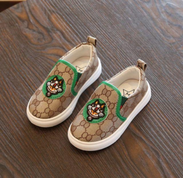Các mẫu giày xinh cho bé