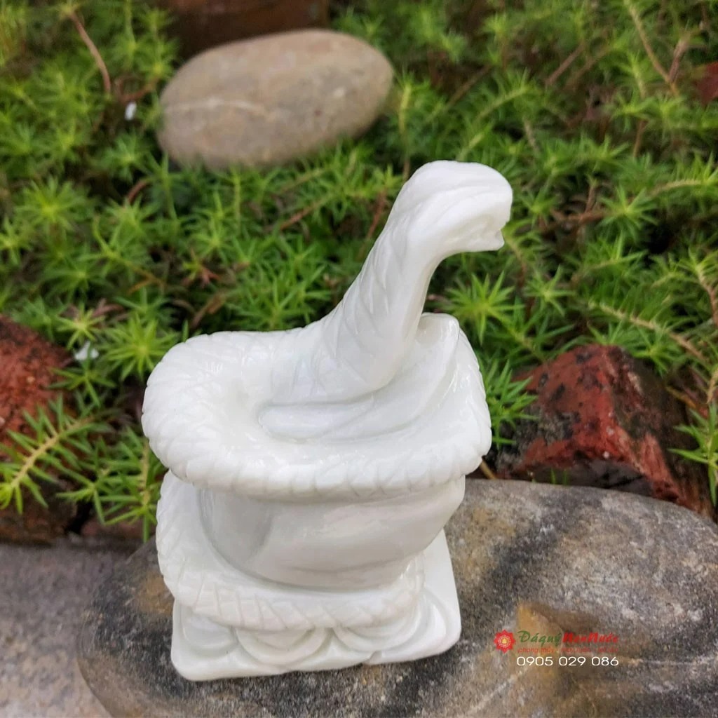 Tượng rắn tuổi Tỵ phong thủy 12 con giáp đá trắng xanh 12cm - đá Non Nước