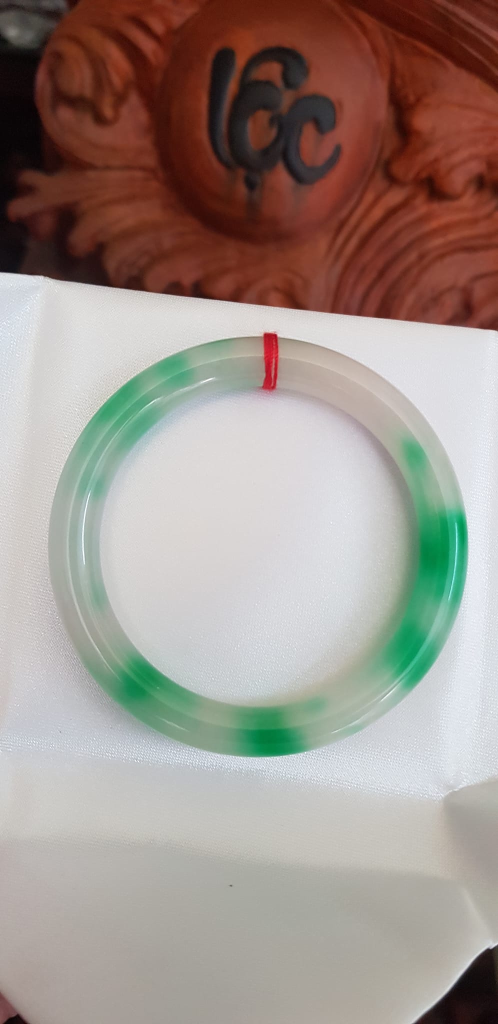 Vòng tay nữ đá Cẩm Thạch tự nhiên mới TR LÝ A Sịn 52mm x chột 8mm Vòng màu trắng vân xanh lý bóng đẹp nữ 50kg - 54kg đeo ạ