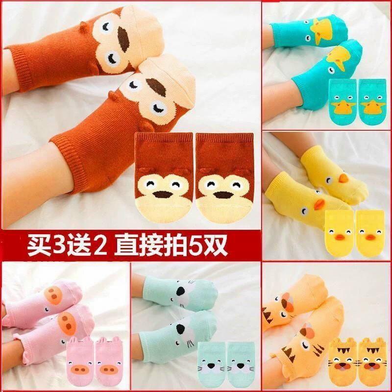 Tất kid Hàn có chống trượt chất liệu cotton mềm mại, co giãn và thấm hút tốt giúp chân bé không bị bí và hấp hơi