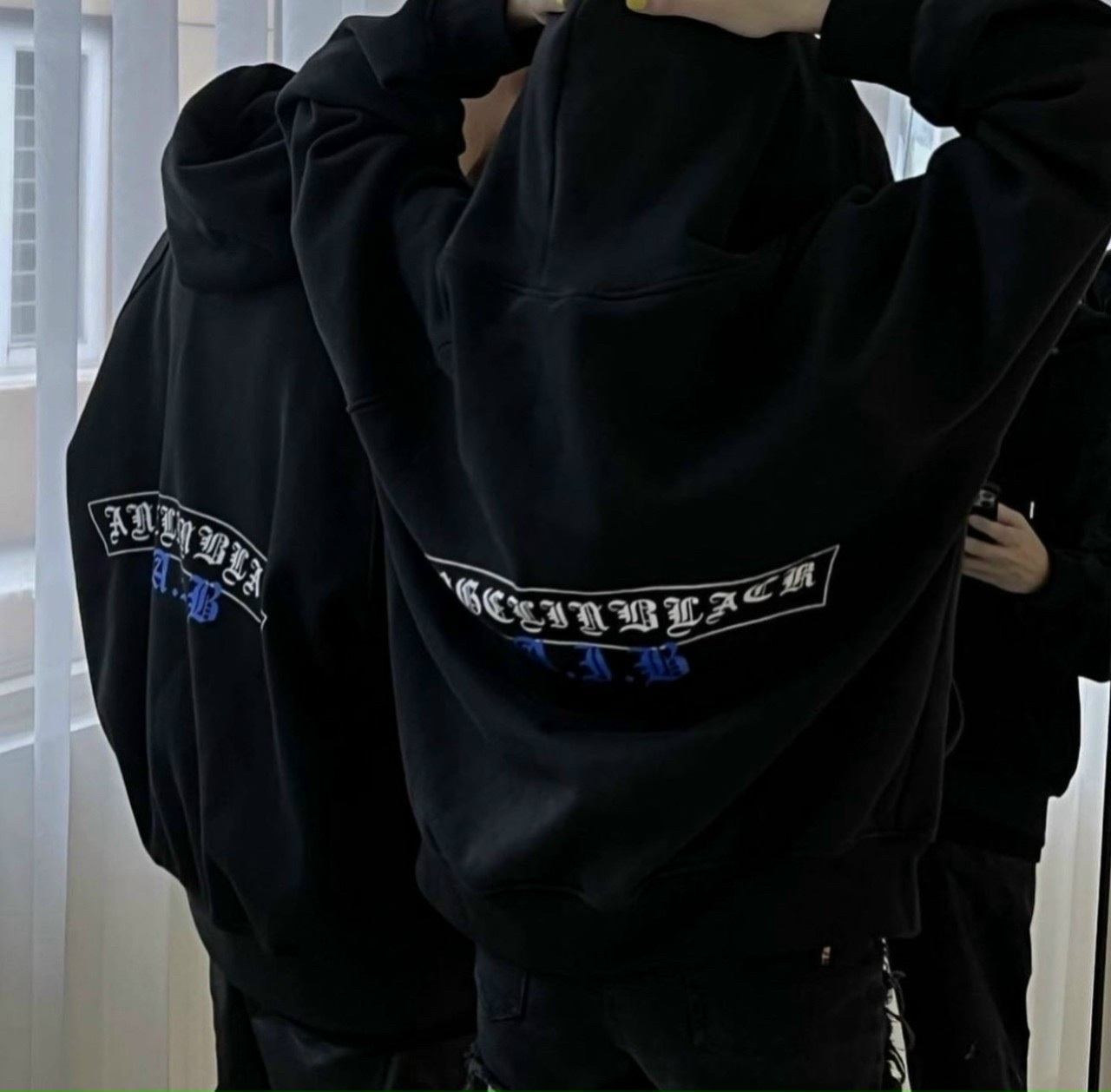 Áo khoác nỉ unisex Homies liền mũ có túi in chữ độc lạ có màu đen