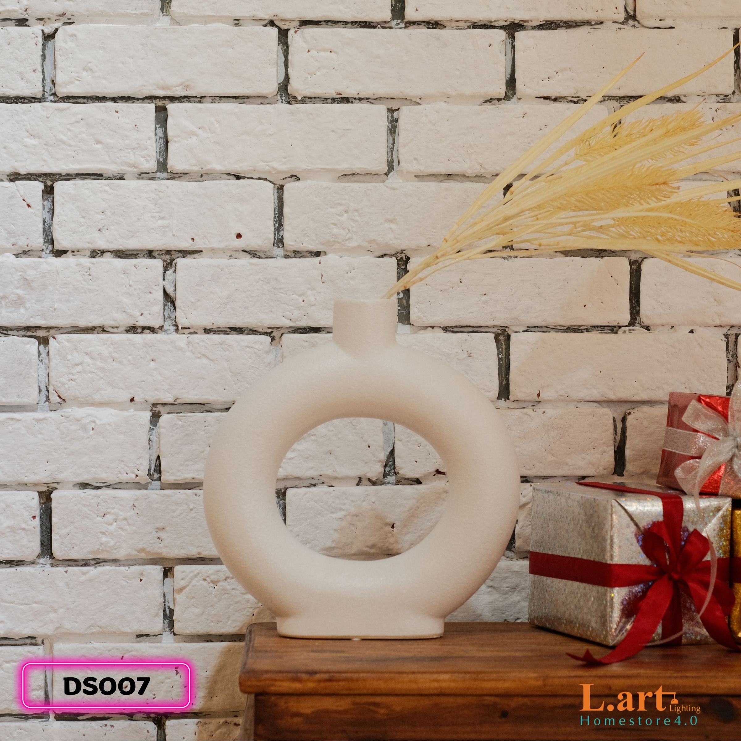 Tượng gốm sứ trang trí nhà hình lọ hoa lạ mắt màu trắng DS007