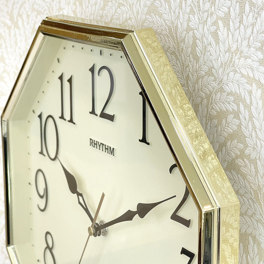Đồng hồ treo tường Nhật Bản Rhythm CMG614CR18. KT 30.0 x 30.0 x 4.2cm, 636g. Vỏ nhựa, dùng PIN.