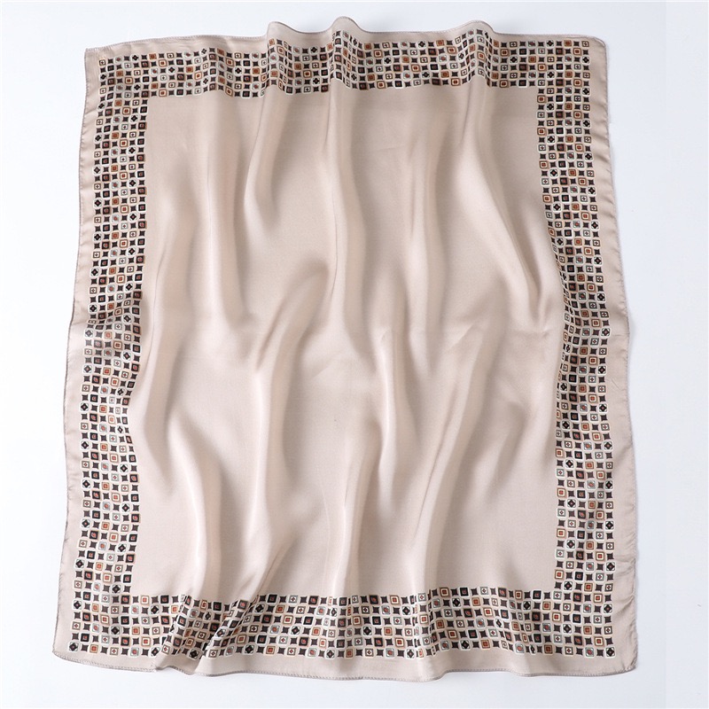 KHĂN QUÀNG CỔ LỤA HÌNH VUÔNG SANG TRỌNG THỜI TRANG