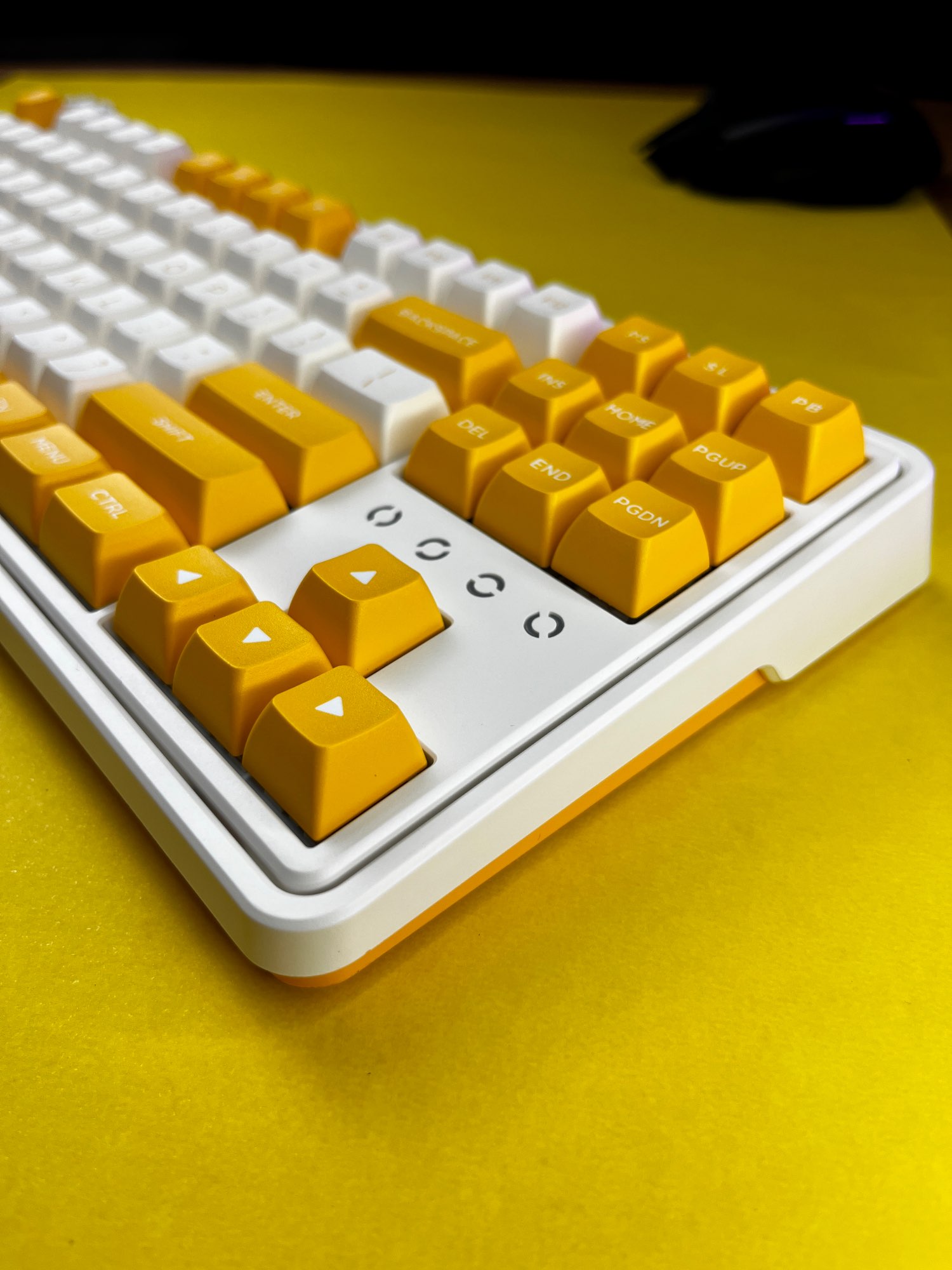 Bàn phím máy tính FL-Esports CMK87SAM Yellow &amp; White 3 Mode (USB Type-C, Bluetooth, 2.4Ghz)_Mới, hàng chính hãng