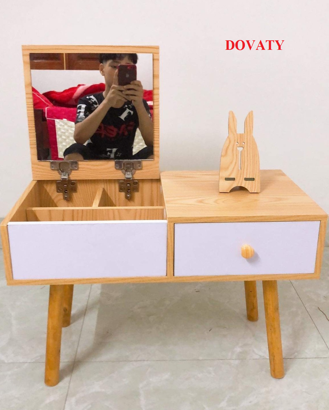 Bàn trang điểm ngồi bệt gỗ có gương Dovaty