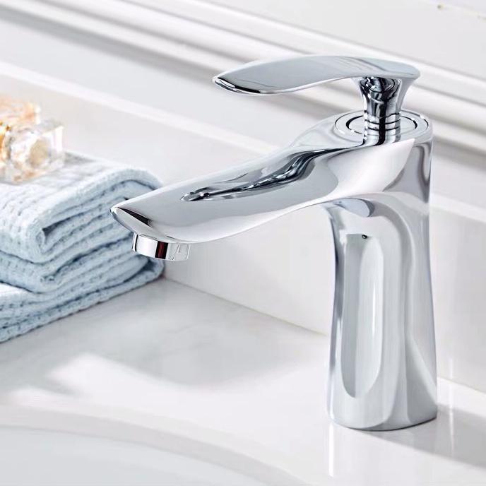 VÒI LAVABO THÂN CAO 20CM