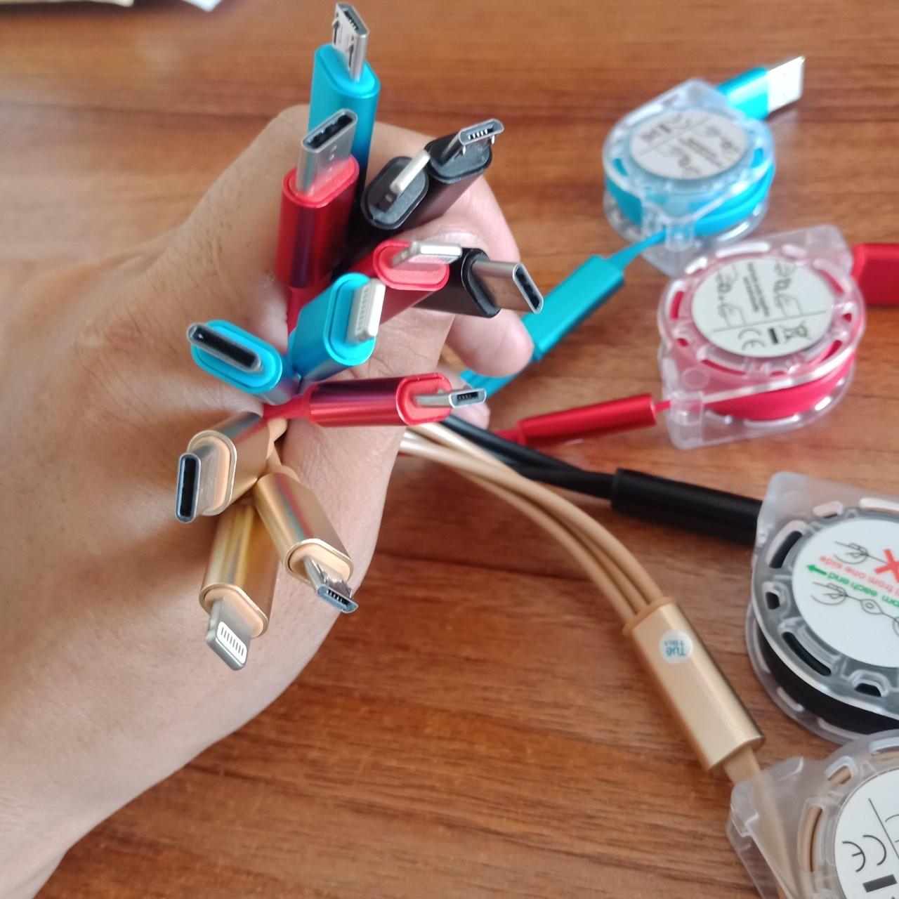 CAP SẠC ĐA NĂNG VỚI 3 ĐẦU DÂY RÚT SIÊU TIỆN LỢI  -  SẠC ĐƯỢC NHIỀU ĐIỆN THOẠI MỘT LÚC (Giao Hàng Theo Mẫu Ngẫu Nhiên) - GDHN Loại Tốt