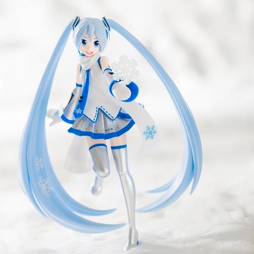 Mô Hình Nhân Vật Anime Hatsune Miku Trang Trí Bàn Học ,Bàn Làm Việc - Cao 22cm