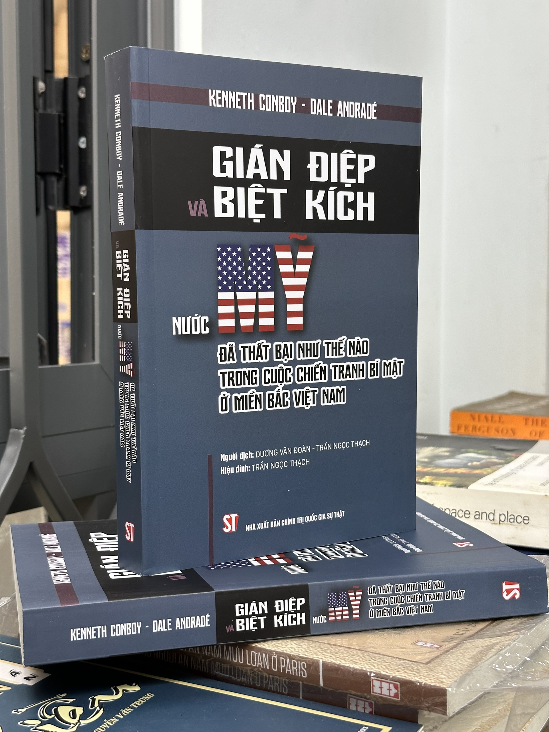 GIÁN ĐIỆP VÀ BIỆT KÍCH - Nước Mỹ Đã Thất Bại Như Thế Nào Trong Cuộc Chiến Tranh Ở Miền Bắc Việt Nam – Kenneth Conboy & Dale Andradé – Dương Văn Đoàn & Trần Ngọc Thạch dịch - (bìa mềm)