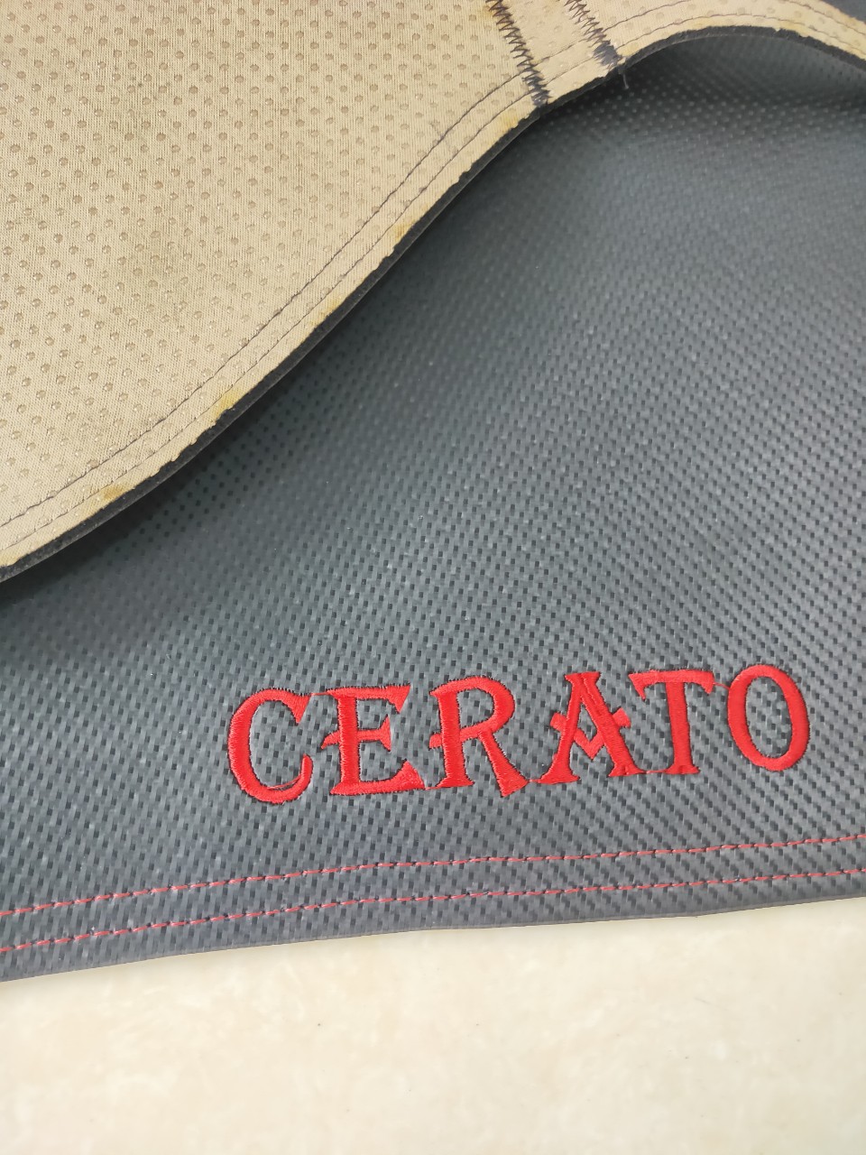 Thảm Taplo Xe Kia Cerato đời 2009-2013 loại da dày cao cấp 3 lớp chống trượt Da Carbon đen