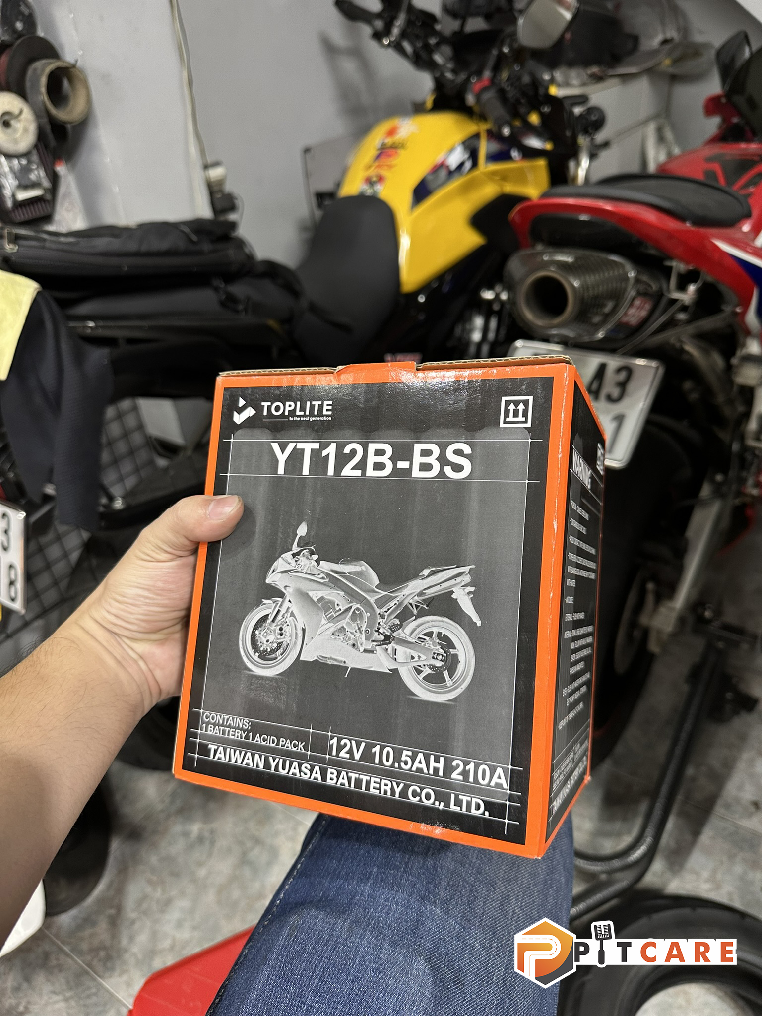 Bình Ắc Quy Toplite YT12B-BS 12V 10.5Ah Cho Xe Ducati bảo Hành 6 Tháng