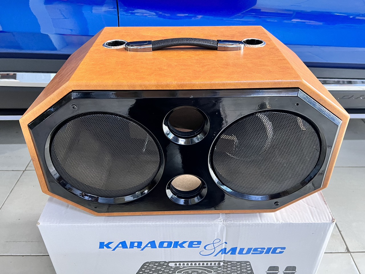VỎ THÙNG LOA KÉO XÁCH TAY 20 THÙNG BỌC DA CAO CẤP 2 LỖ CHÉP TRƯỚC 8 CM CÓ SẴN HỌNG, 2 LỖ CHÉP BÊN HÔNG 10 CM (HÀNG CHÍNH HÃNG)