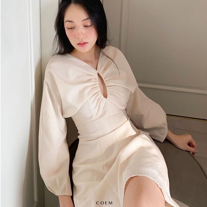 Đầm Midi Tay Dài Cách Điệu Chất Liệu LInen Cao Cấp Màu Beige CO EM Thiết Kế Nữ Tính Nhẹ Nhàng Thanh Lịch